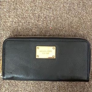 NEW MK Jet Set Travel Zip Continental Wallet
